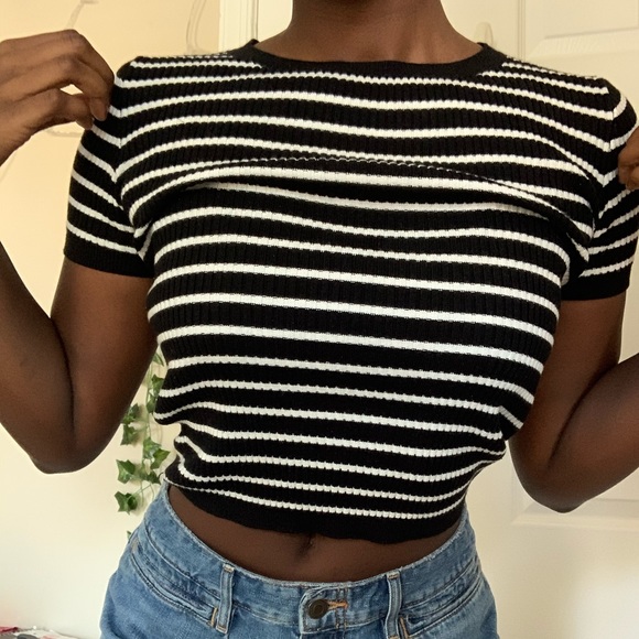 Knitted Cute Black and White Striped Top - Picture 2 of 3